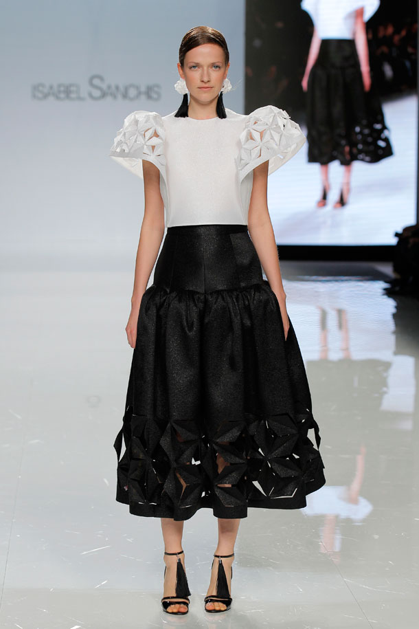 ilovebrides.pt Isabel Sanchis 2018 Barcelona Bridal Fashion Week 2017